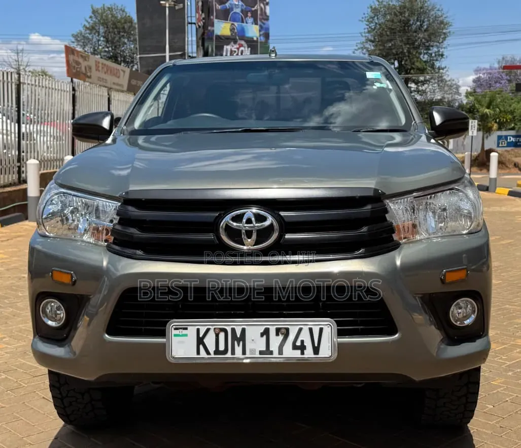 Toyota Hilux 2023 Gray