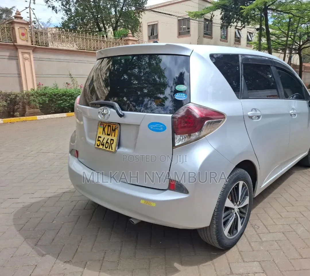 Toyota Ractis 2016 Silver