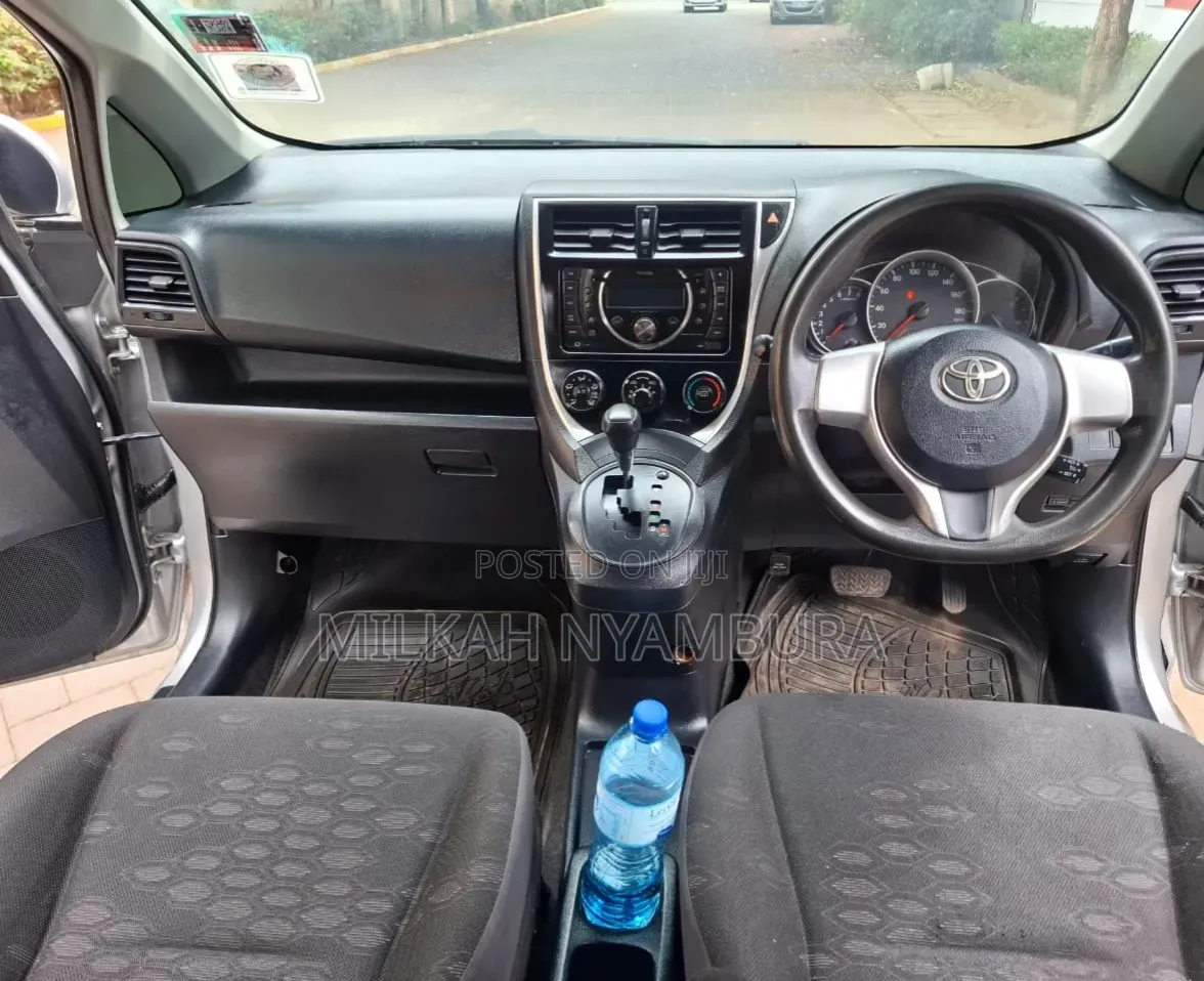 Toyota Ractis 2016 Silver