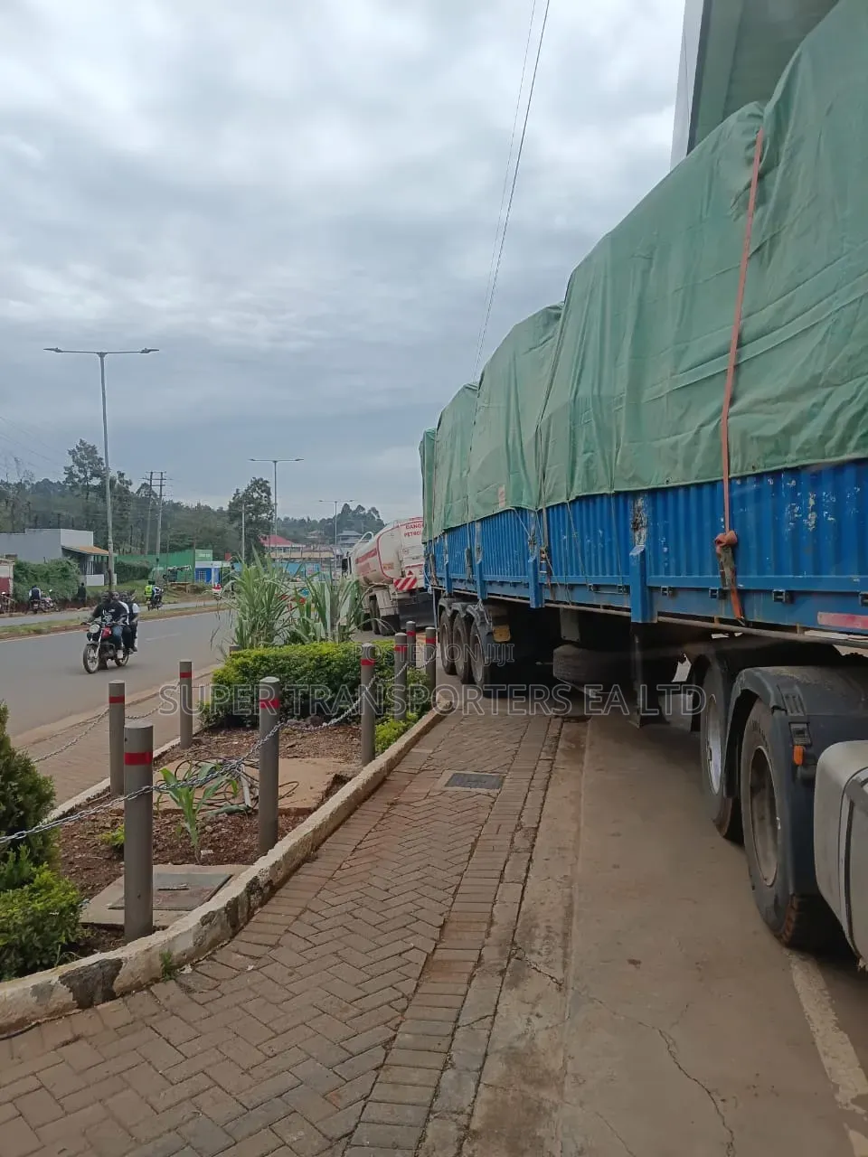 Trailers.Fleetmanagement Solutions. Transporters
