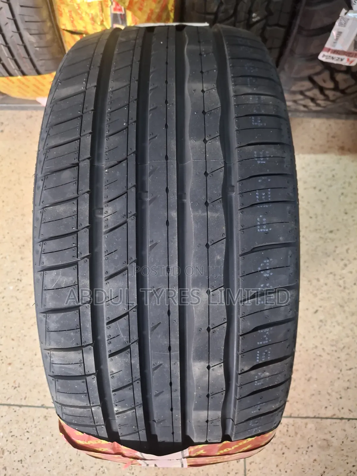 245/35zr20 Roadx Tire