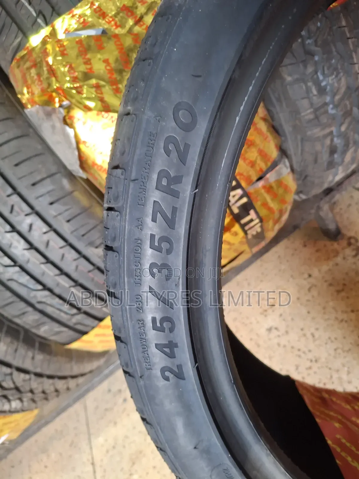 245/35zr20 Roadx Tire