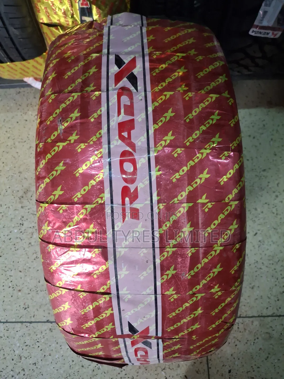 245/35zr20 Roadx Tire
