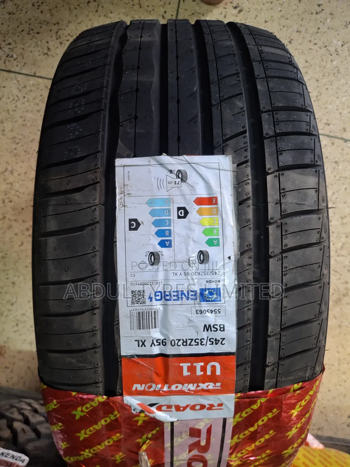 245/35zr20 Roadx Tire