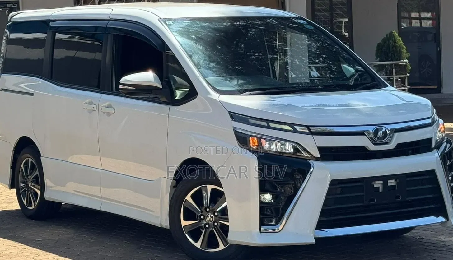 Toyota Voxy X 2WD 8-Seater 2019 Pearl