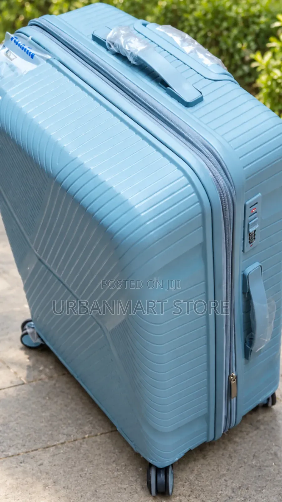  at 3600 Unbreakable Rubber Suitcase 68cm With Spinning Wheels