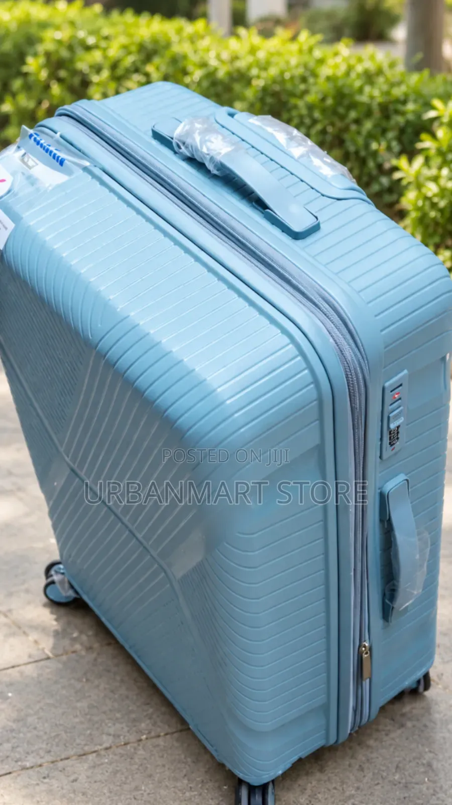  at 3600 Unbreakable Rubber Suitcase 68cm With Spinning Wheels