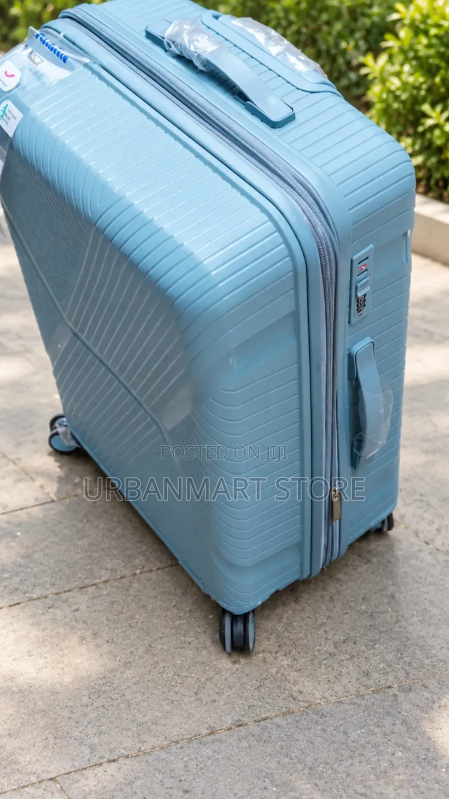  at 3700 Durable 68cm Travel Suitcase With 360° Wheels