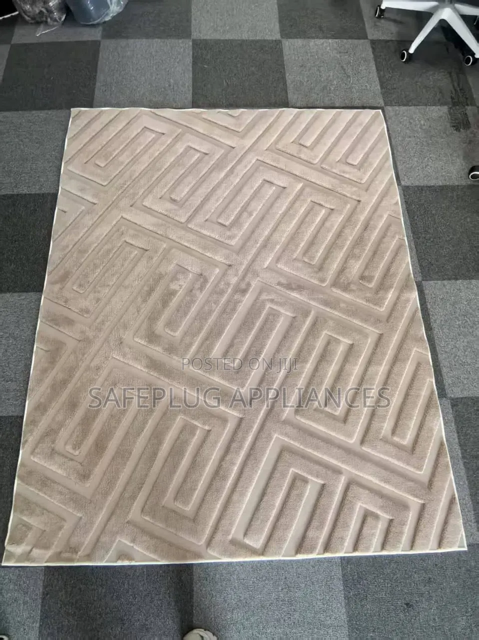 American Carpet 5x8 With Rubber Backing – Cream, Beige & Grey