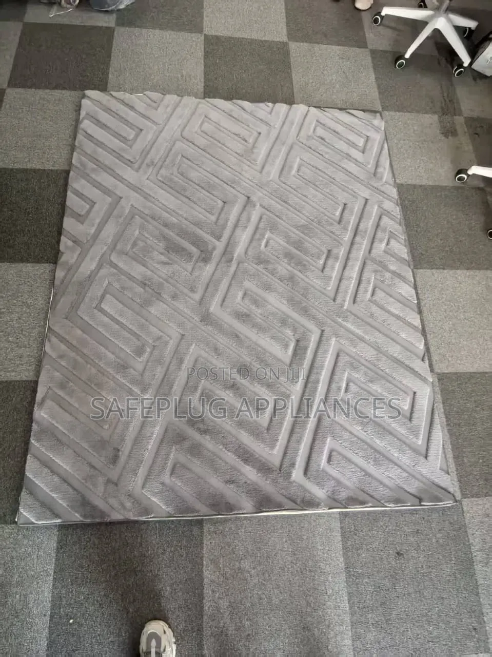 American Carpet 5x8 With Rubber Backing – Cream, Beige & Grey