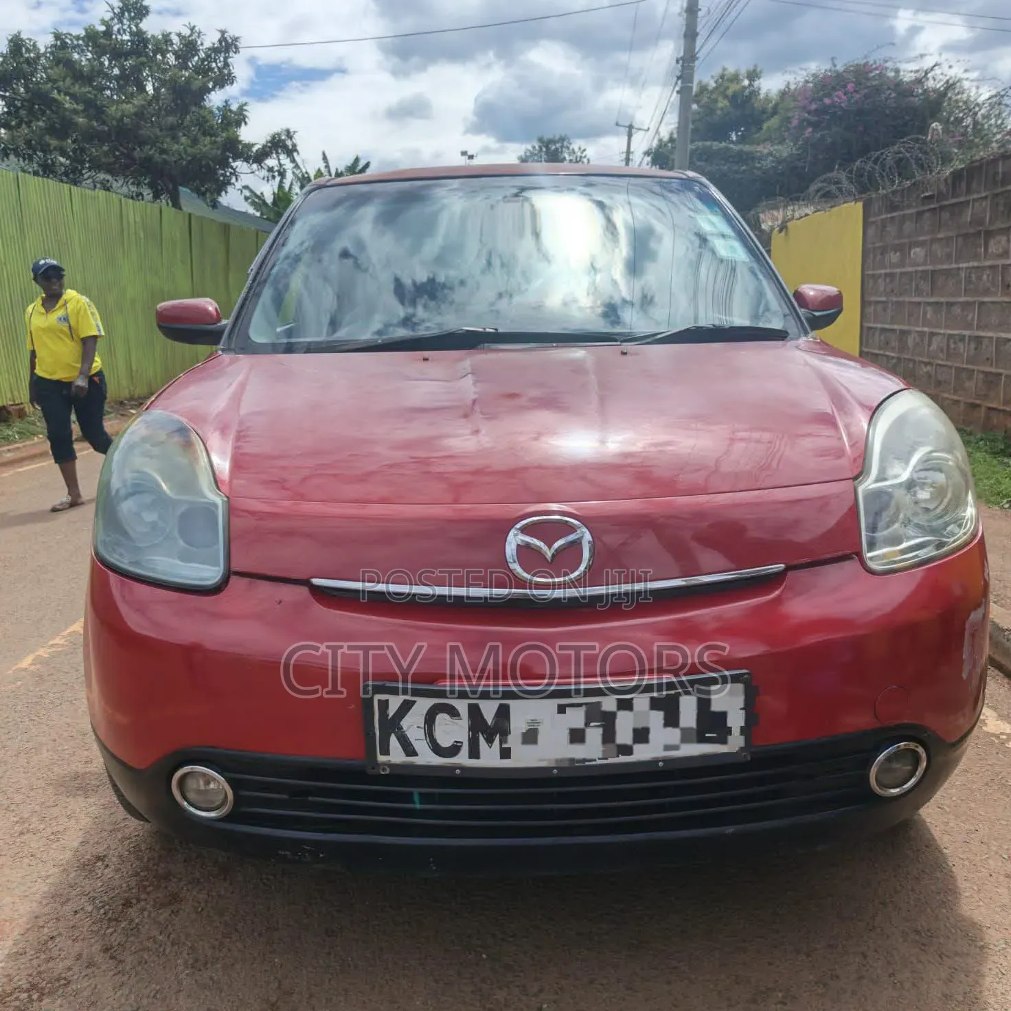 Mazda Verisa 2010 Red