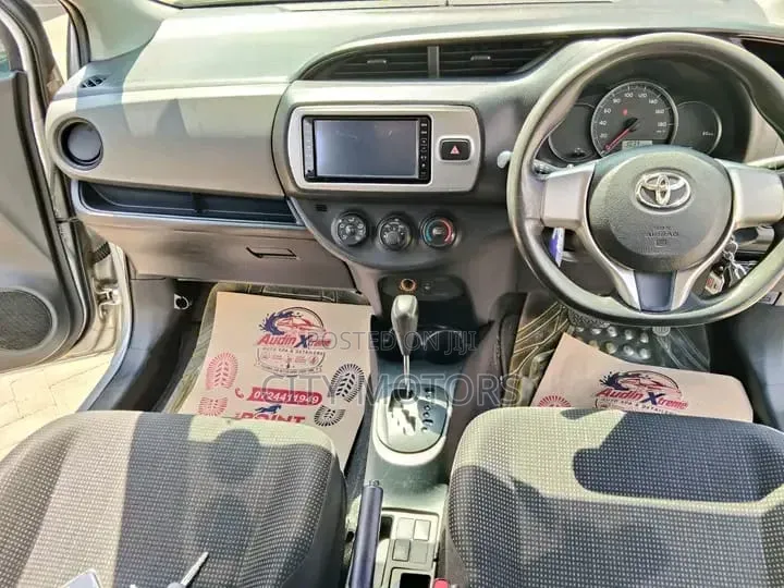 Toyota Vitz 1.3 FWD 3dr 2015 Silver