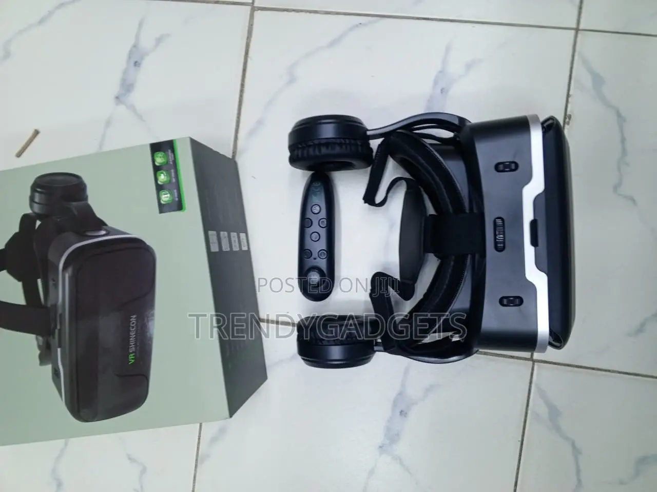 SHINECON 3D VR Gaming Headset With Controller for Android Phones