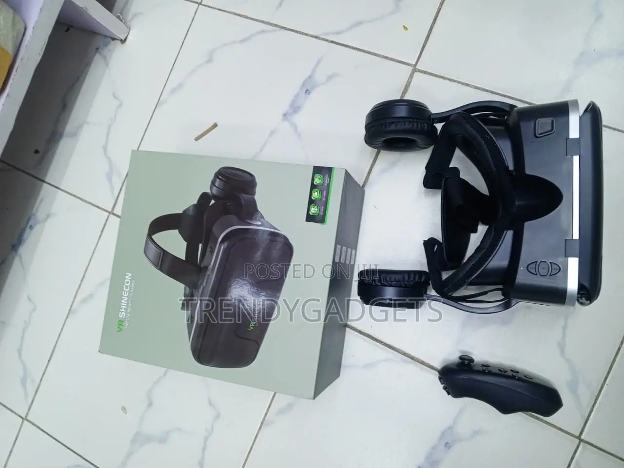 SHINECON Mobile VR Headset With 3D Glasses and Controller