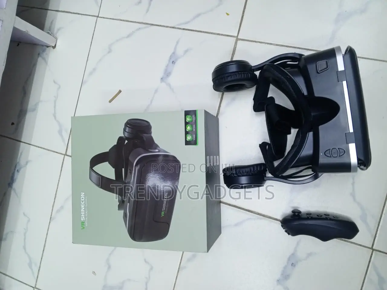 SHINECON VR Headset With Controller for 4.7 to 6.5 Inch Phones