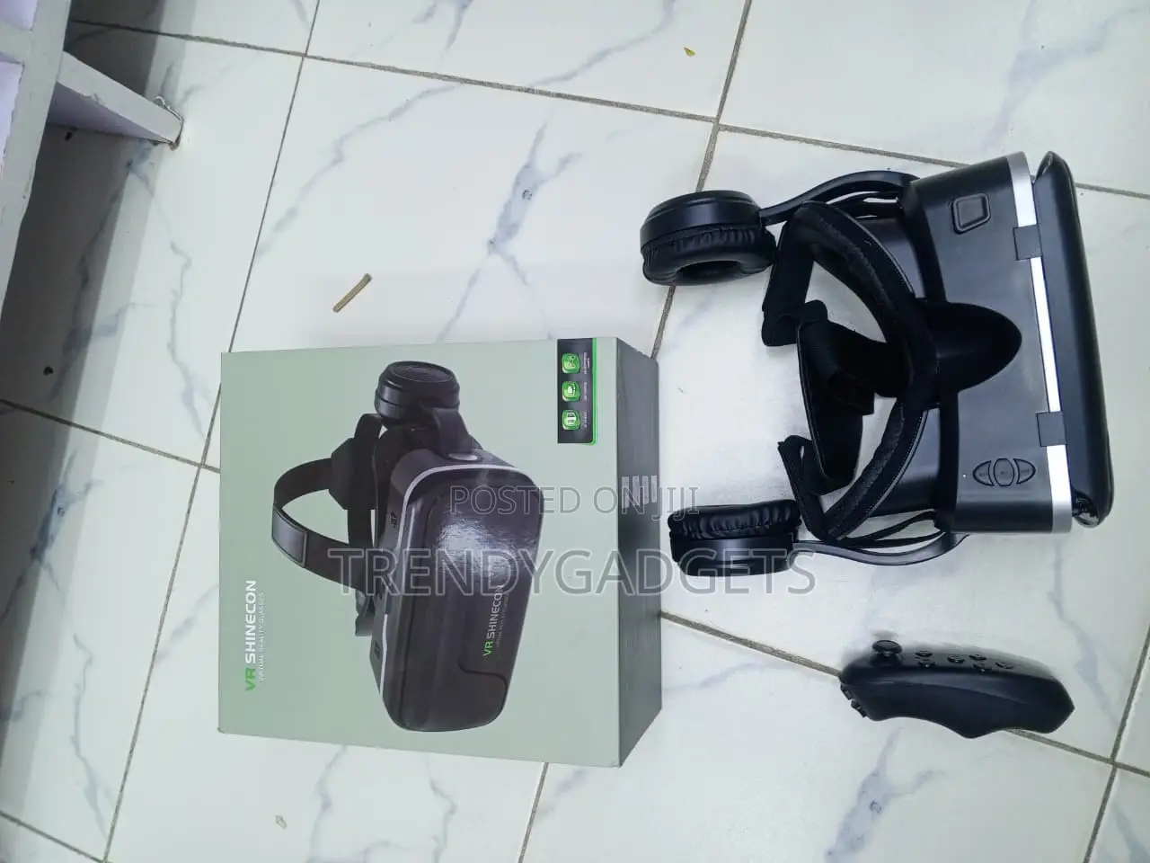 SHINECON 3D Virtual Reality Headset and Controller for Mobile