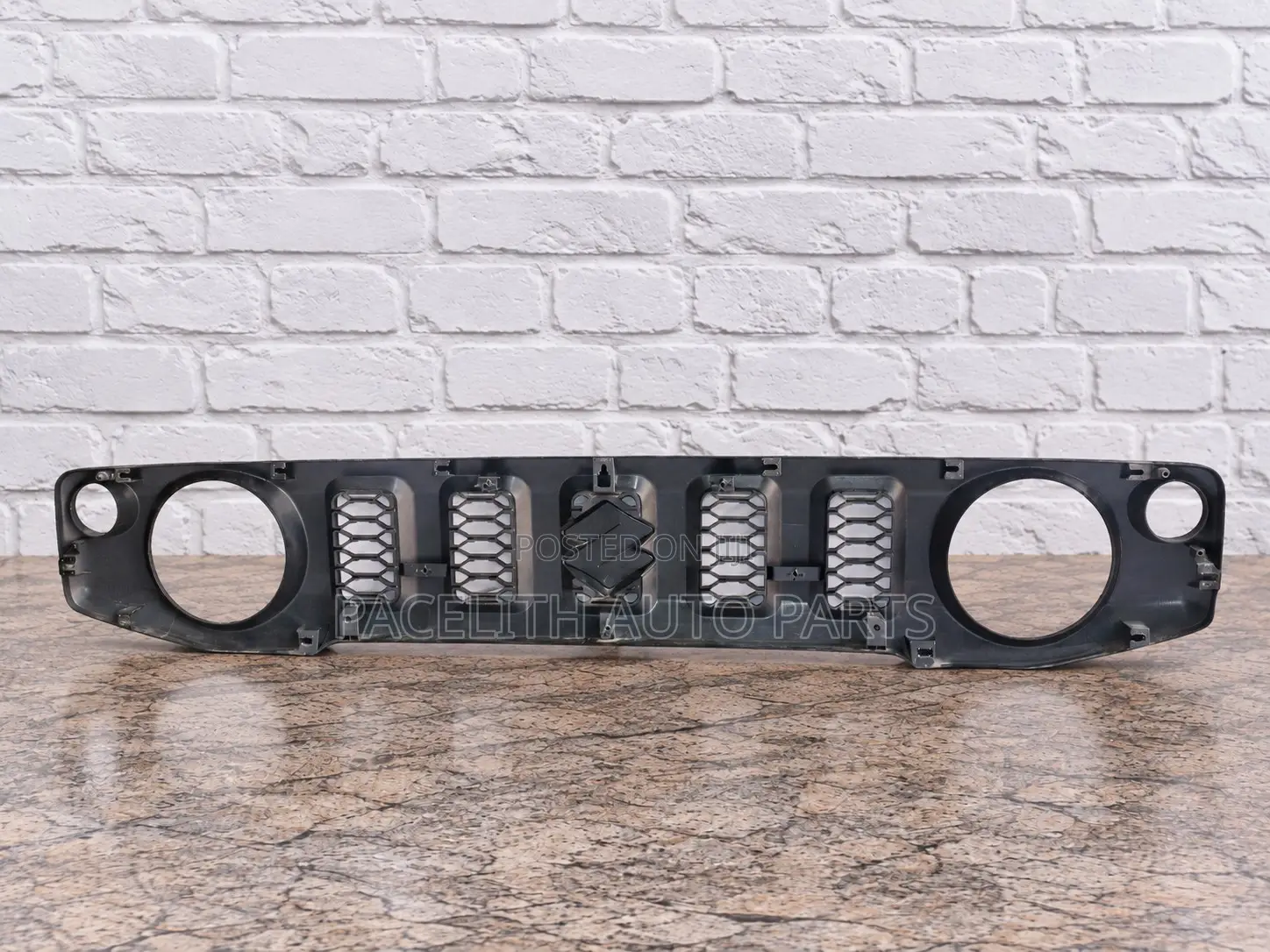 Front Grille Suzuki Jimny Sierra JB74W