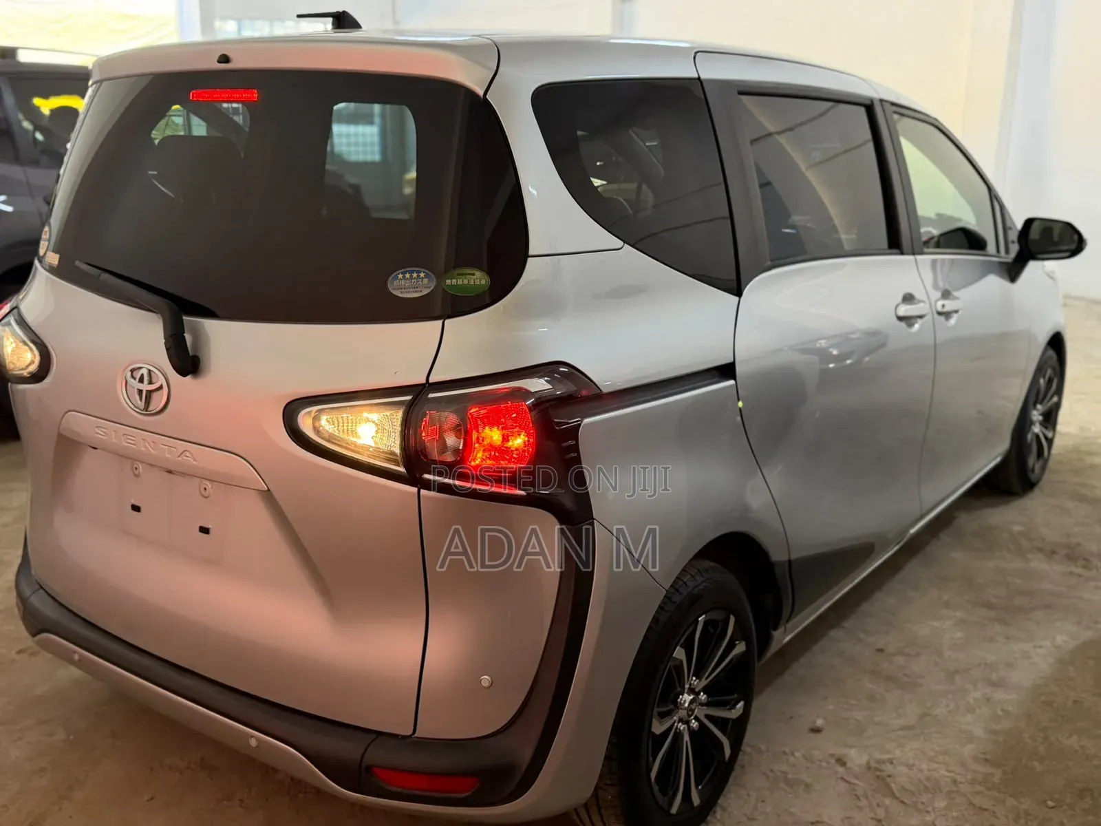 Toyota Sienta 2019 Silver