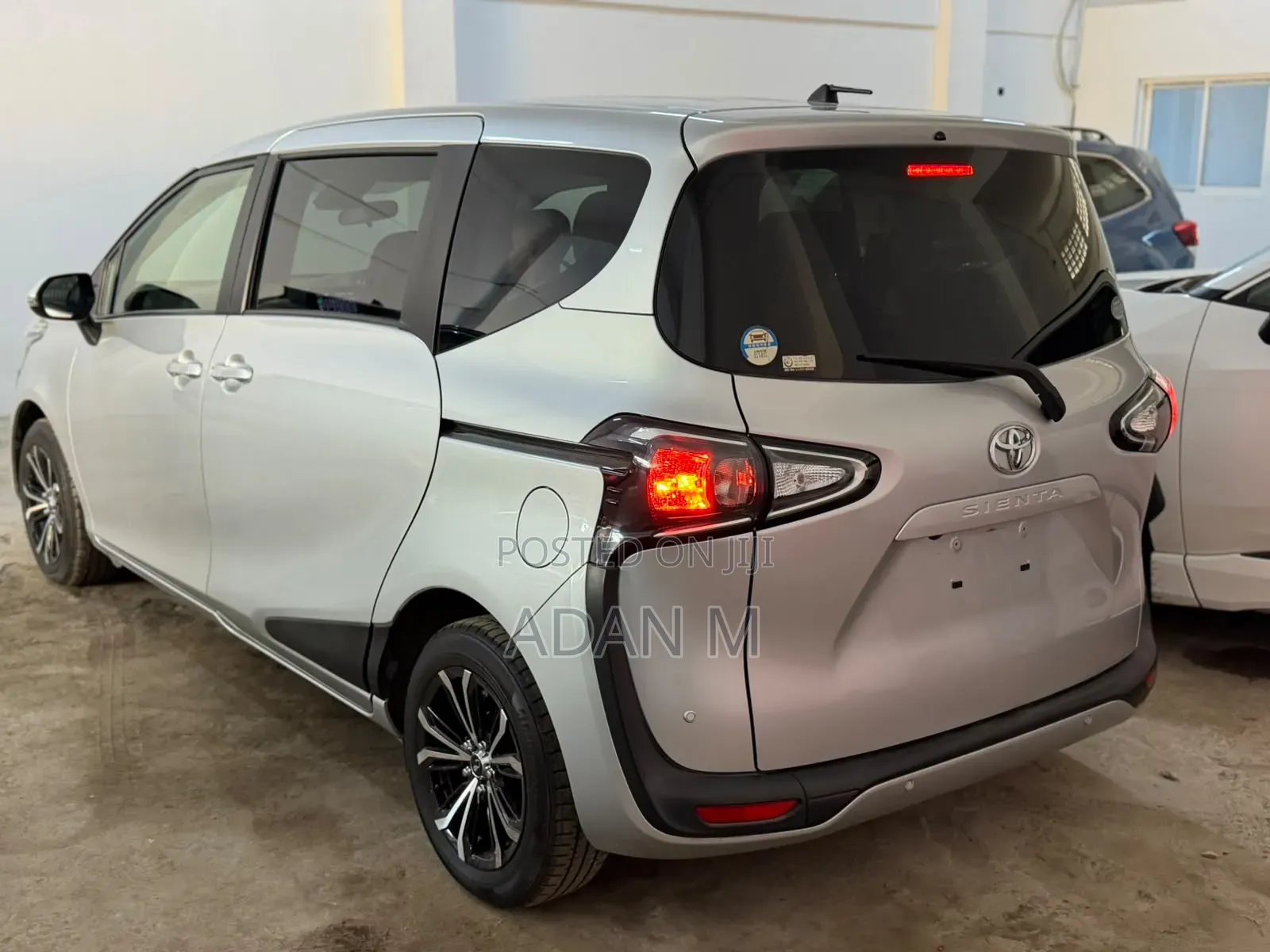 Toyota Sienta 2019 Silver