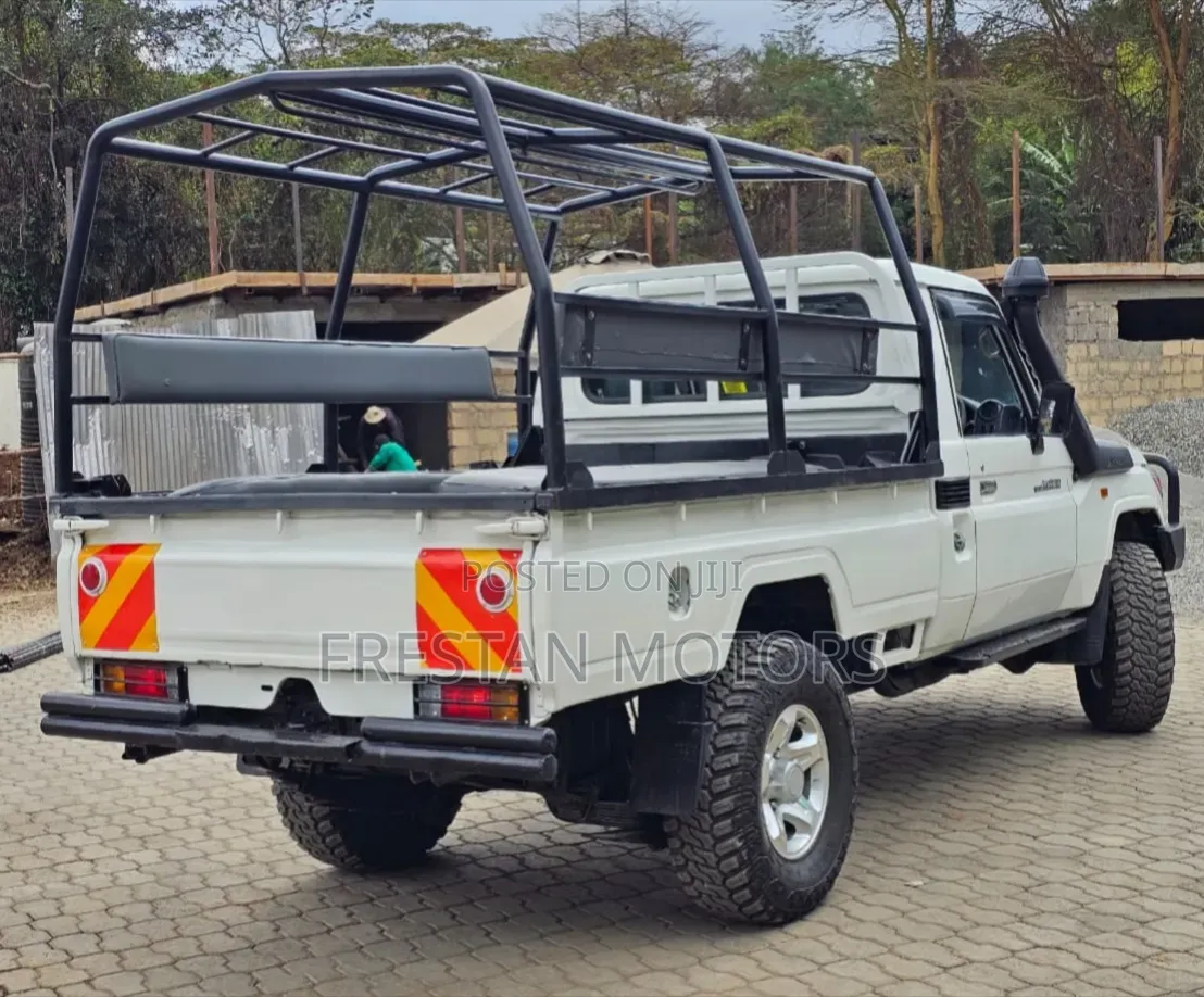 Toyota Land Cruiser 2016 White