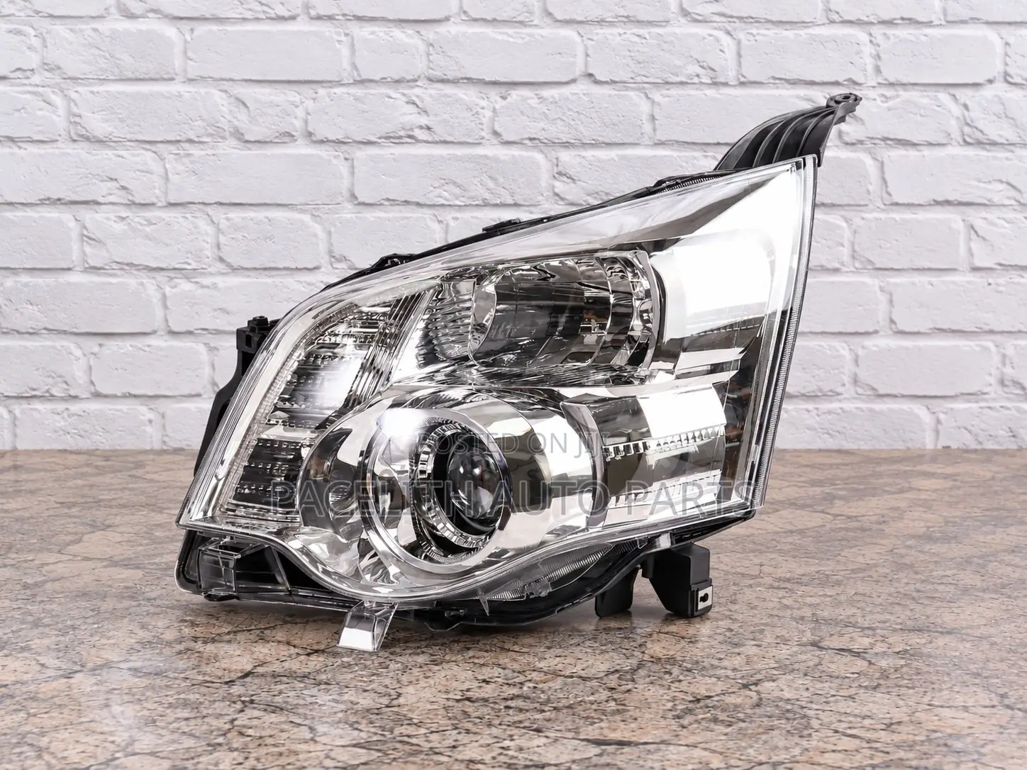 Head Lamp / Light Toyota Noah Projector 2012/2013/2014