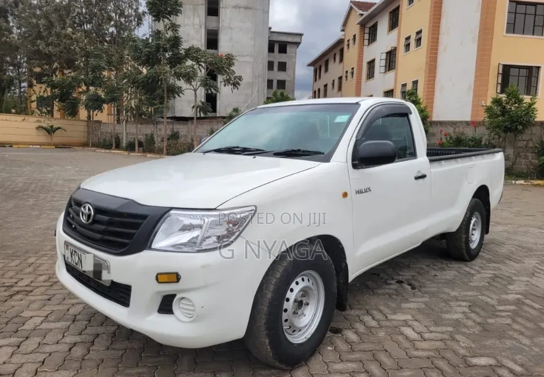 Toyota Hilux 2010 White