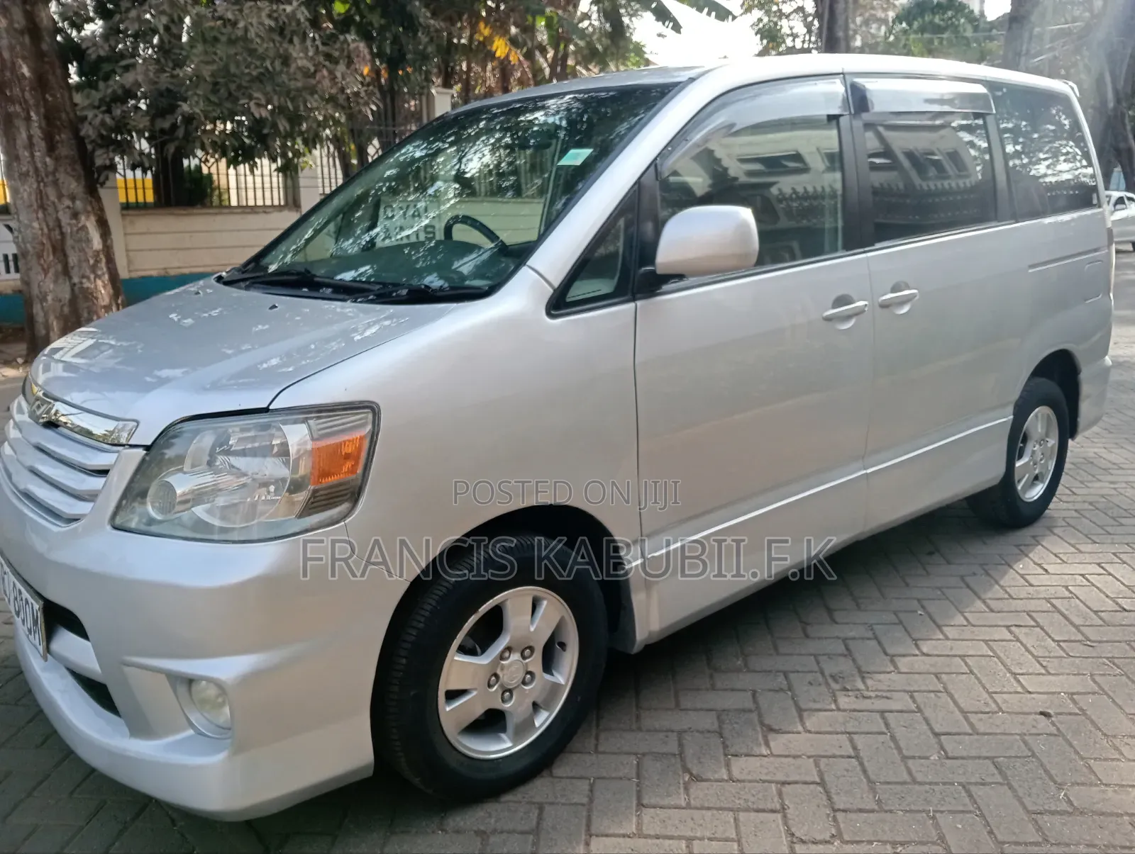 Toyota Noah 2.0 AWD (8 Seater) 2002 Silver