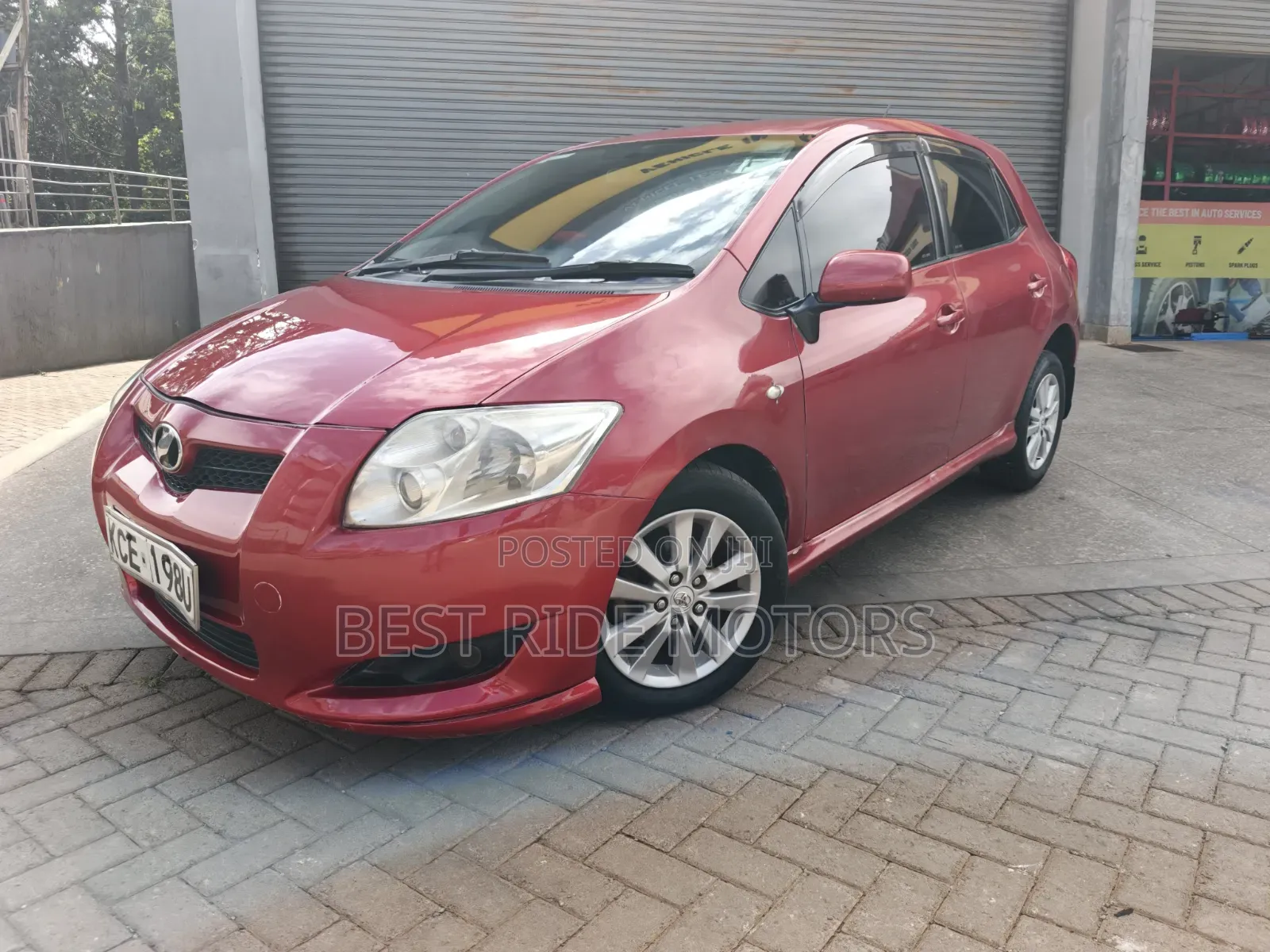 Toyota Auris 2009 Red