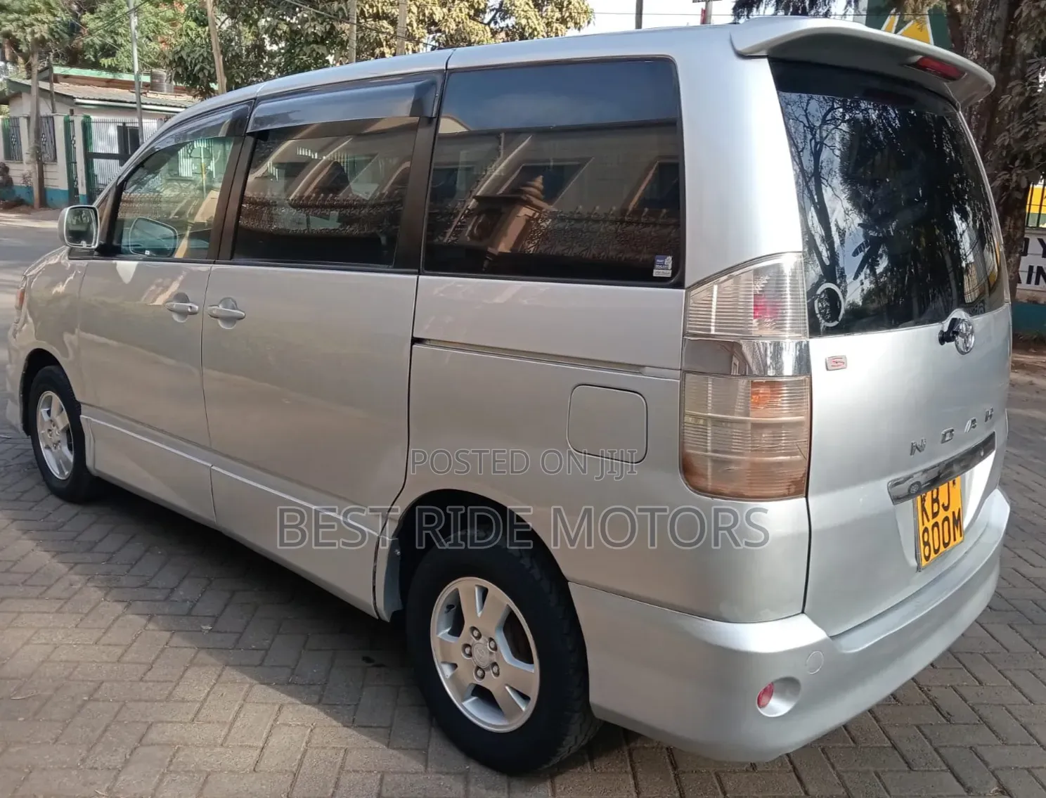 Toyota Noah 2002 Silver