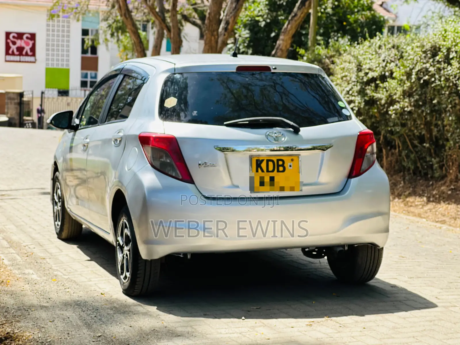 Toyota Vitz 1.0 FWD 5dr 2013 Silver