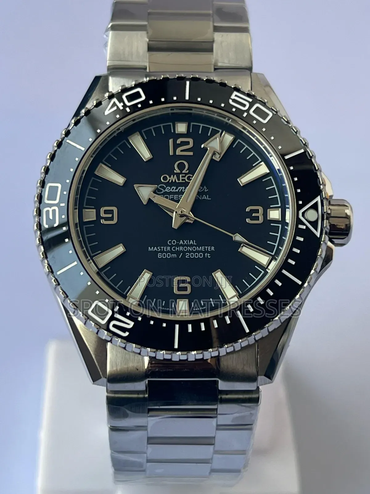 Omega Speedmaster Professional Watch for Gents. Free Omega Watchbox!