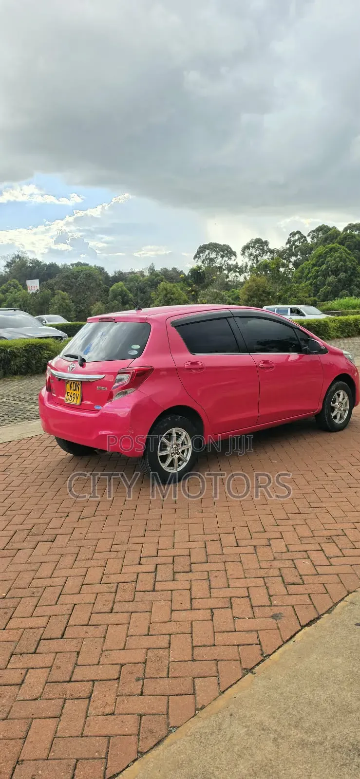 Toyota Vitz 1.3 FWD 3dr 2016 Pink