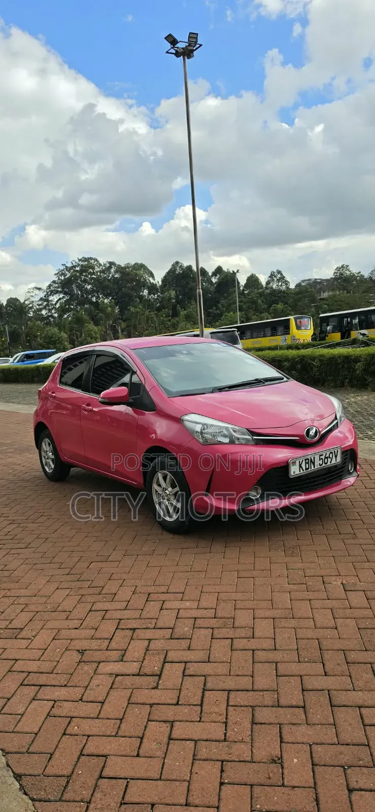 Toyota Vitz 1.3 FWD 3dr 2016 Pink