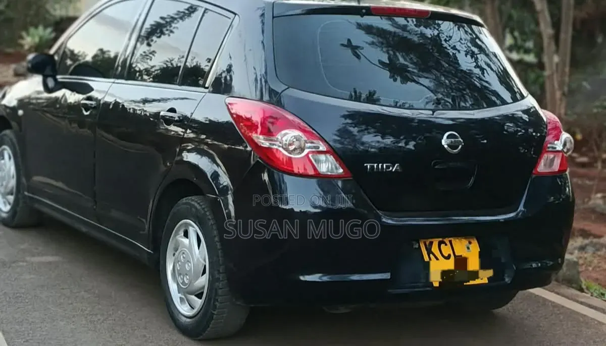 Nissan Tiida 2011 Black