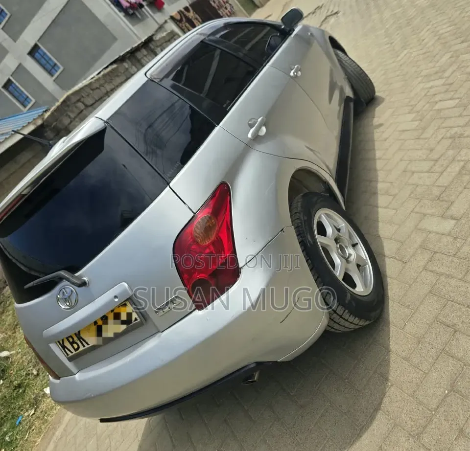 Toyota IST 2005 Silver