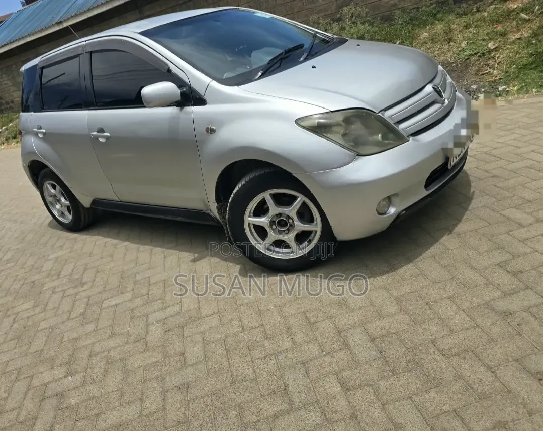 Toyota IST 2005 Silver