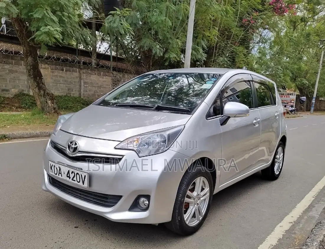 Toyota Ractis 1.5 FWD 2014 Silver