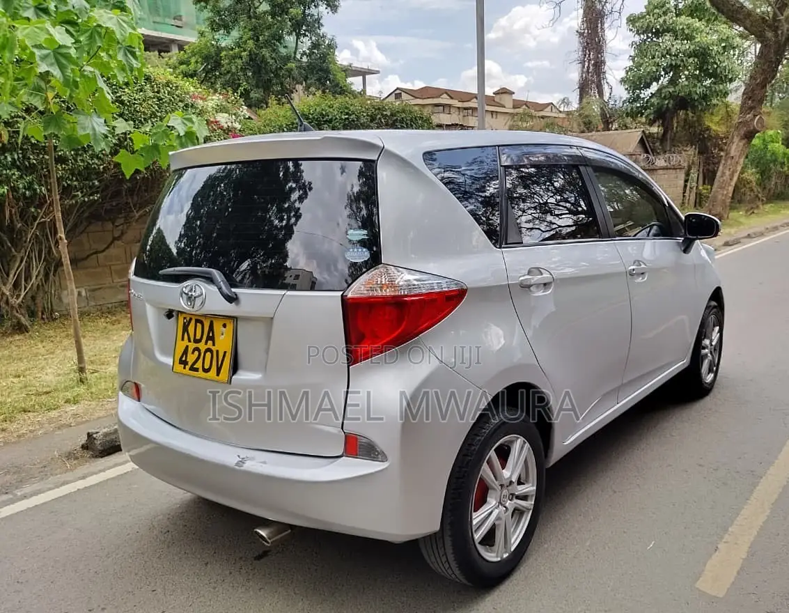 Toyota Ractis 1.5 FWD 2014 Silver