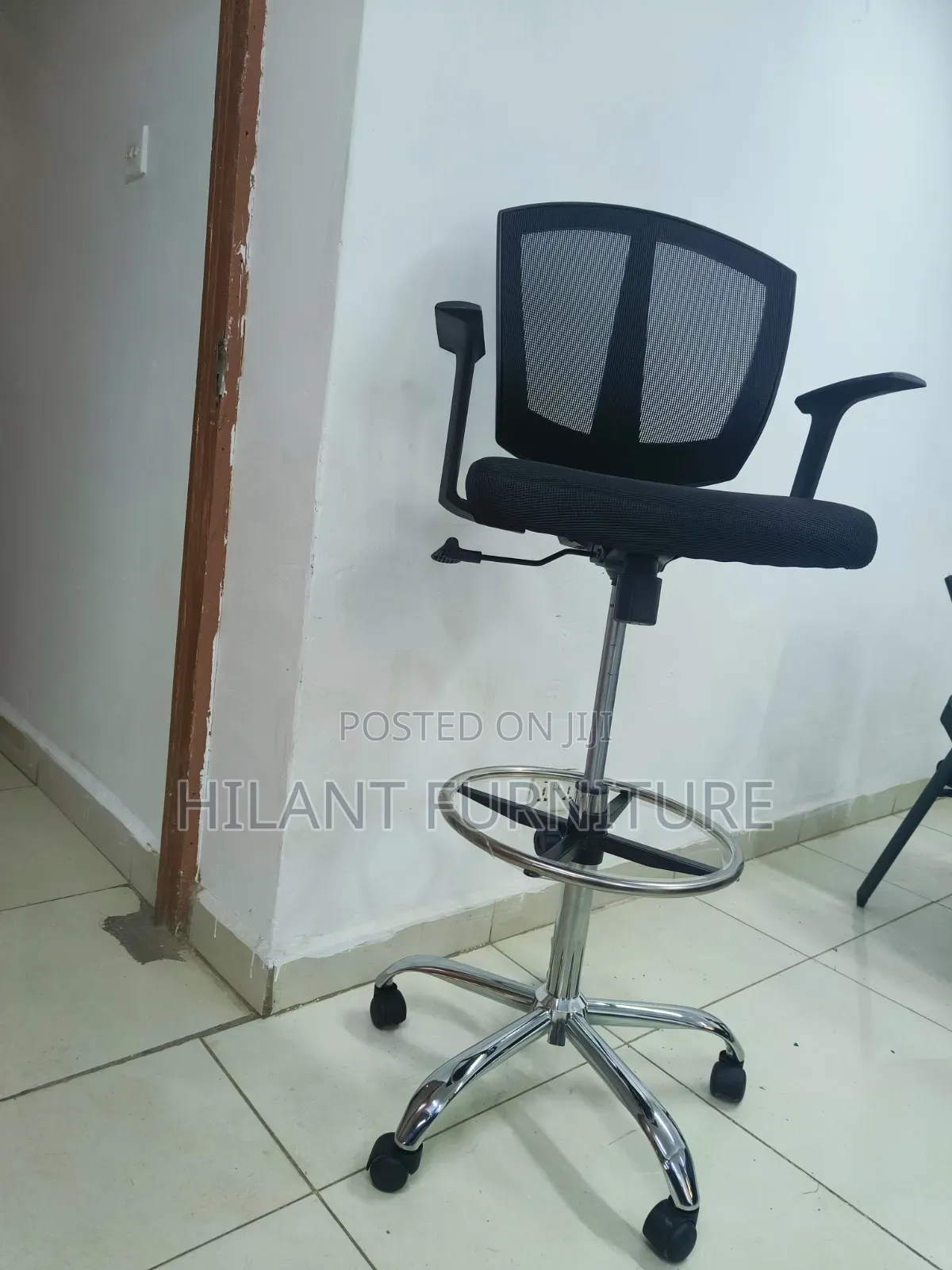 Black Mesh Drafting Office Chair With Chrome Base /Cashier Chair