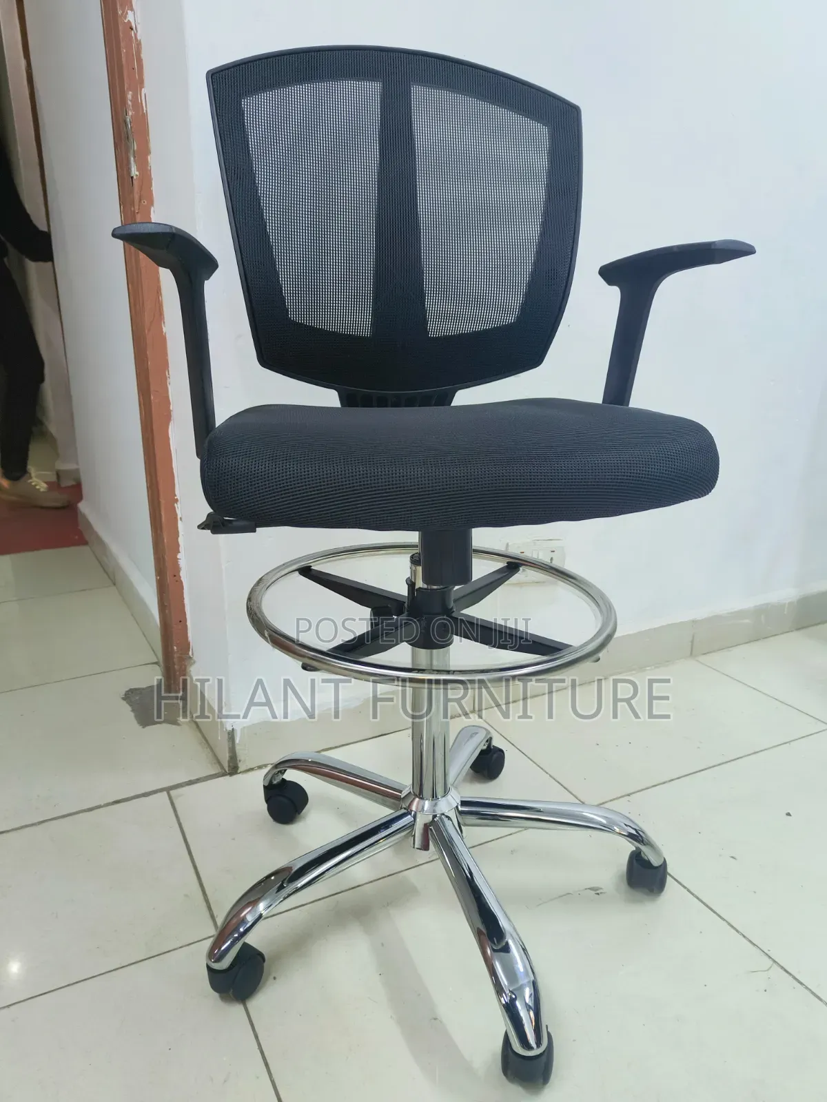 Black Mesh Drafting Office Chair With Chrome Base /Cashier Chair