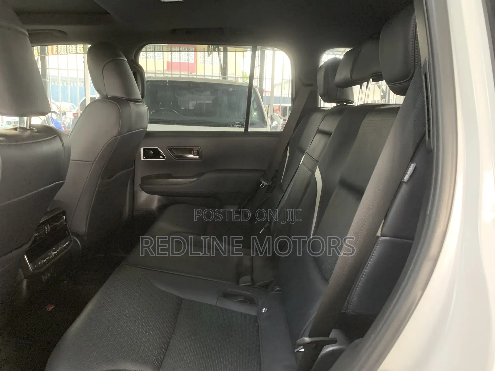 Toyota Land Cruiser 3.3 DT 2022 Pearl