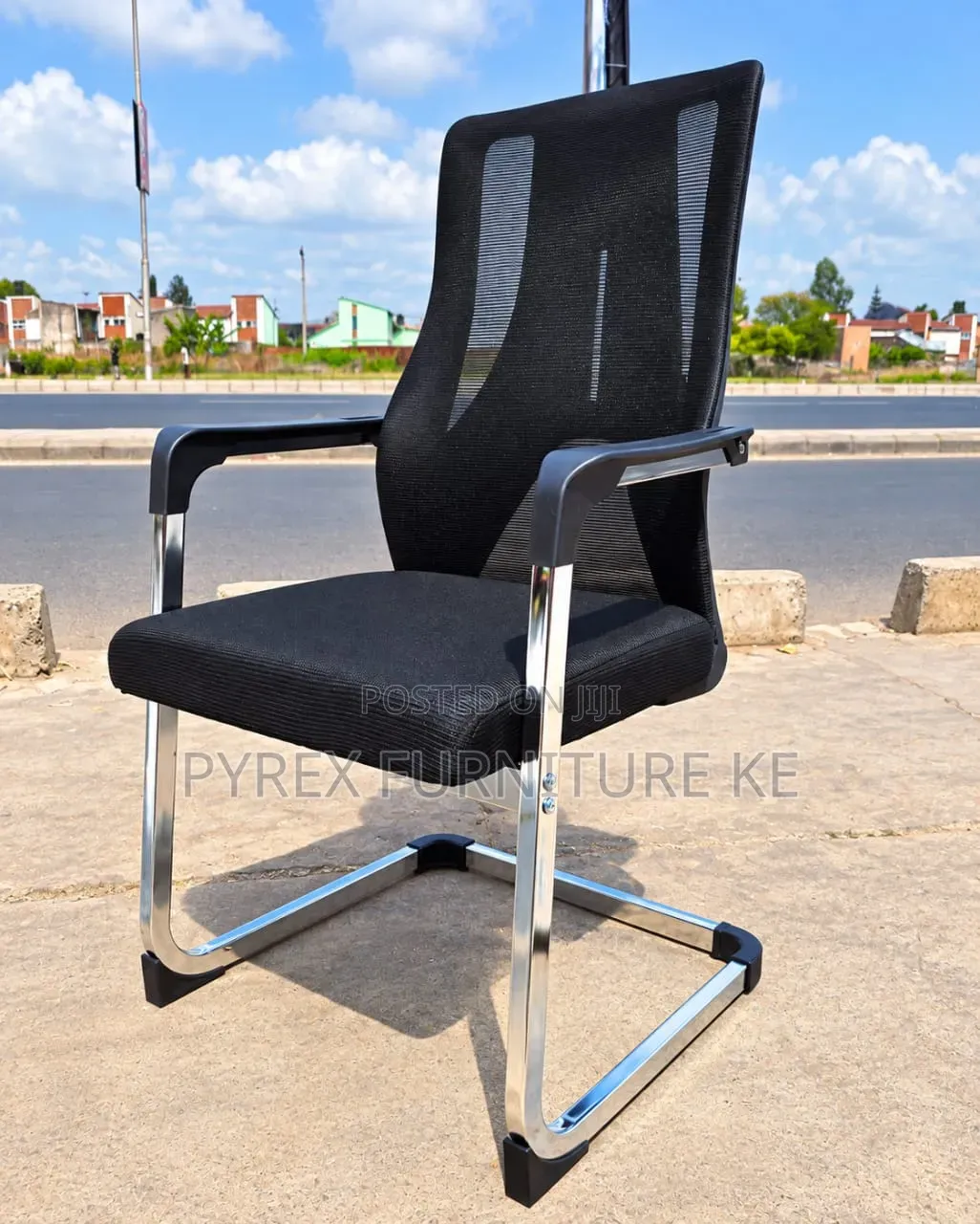 Black Mesh Visitors Chair