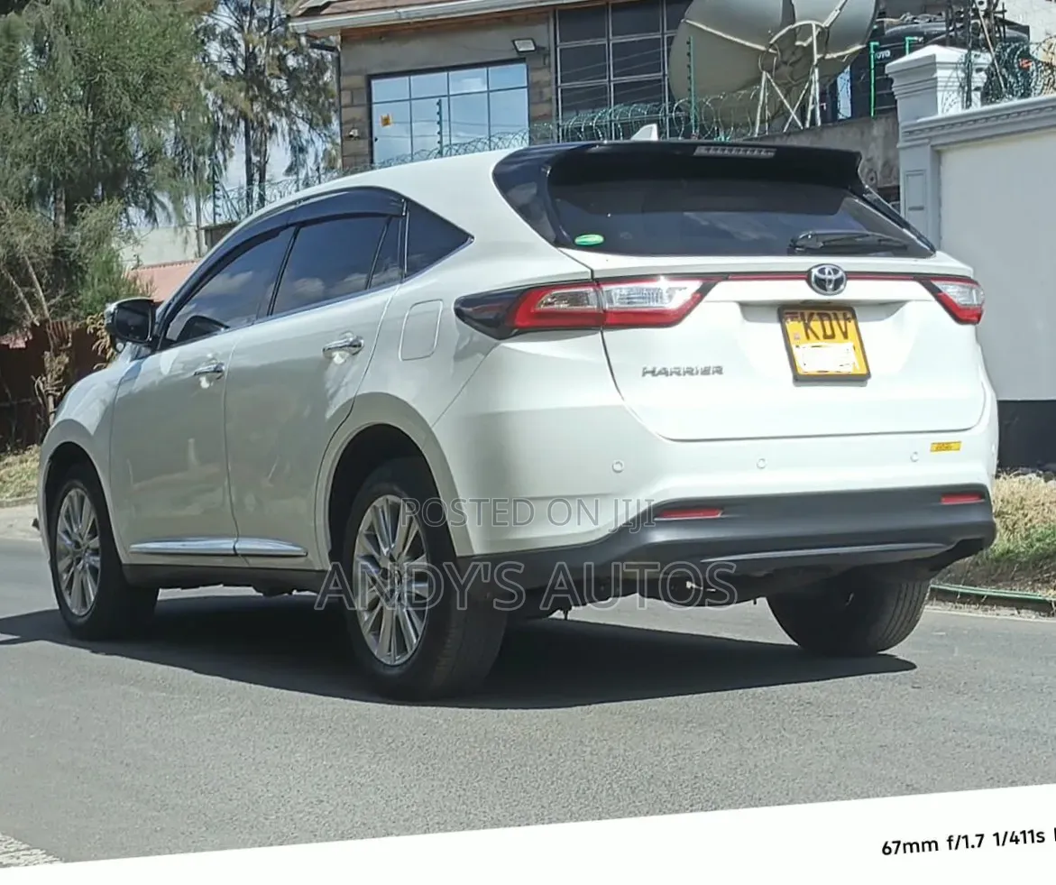 Toyota Harrier 2.0 2018 White