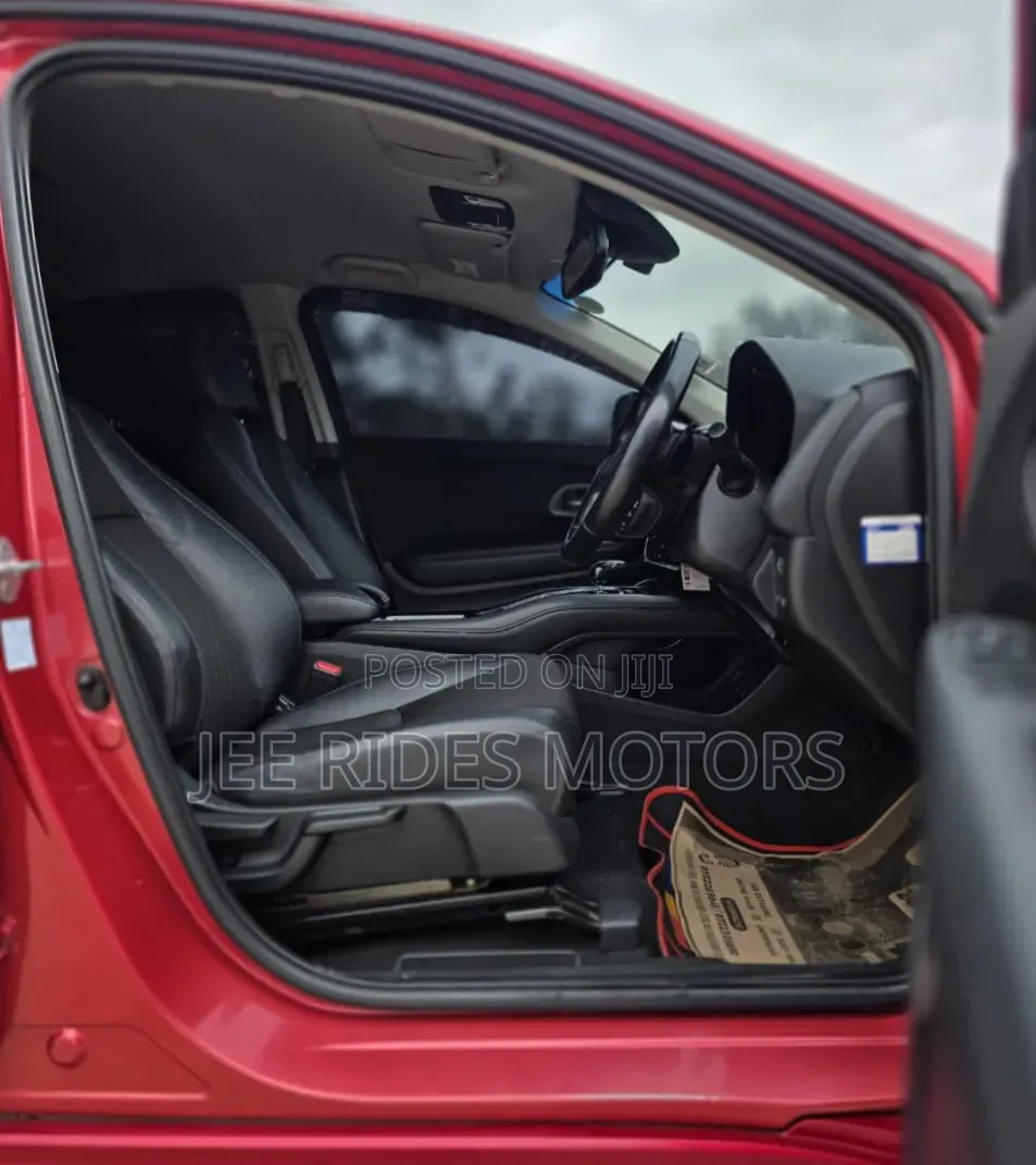 Honda Vezel 2019 Maroon