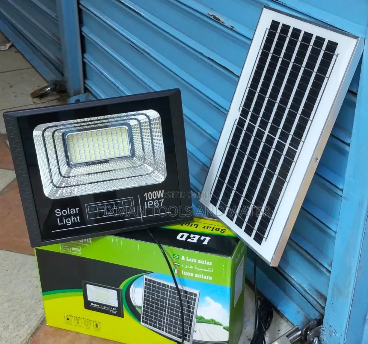 Led Solar Floodlights 100 Watts Ip67 With 16 HRS Discharge Security