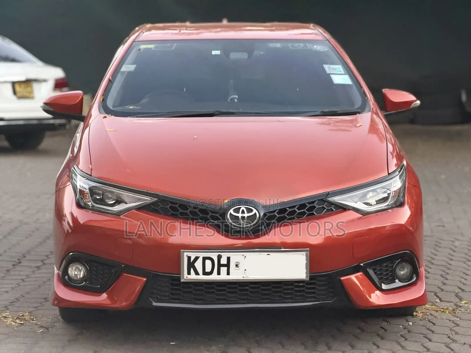 Toyota Auris 2015 Orange