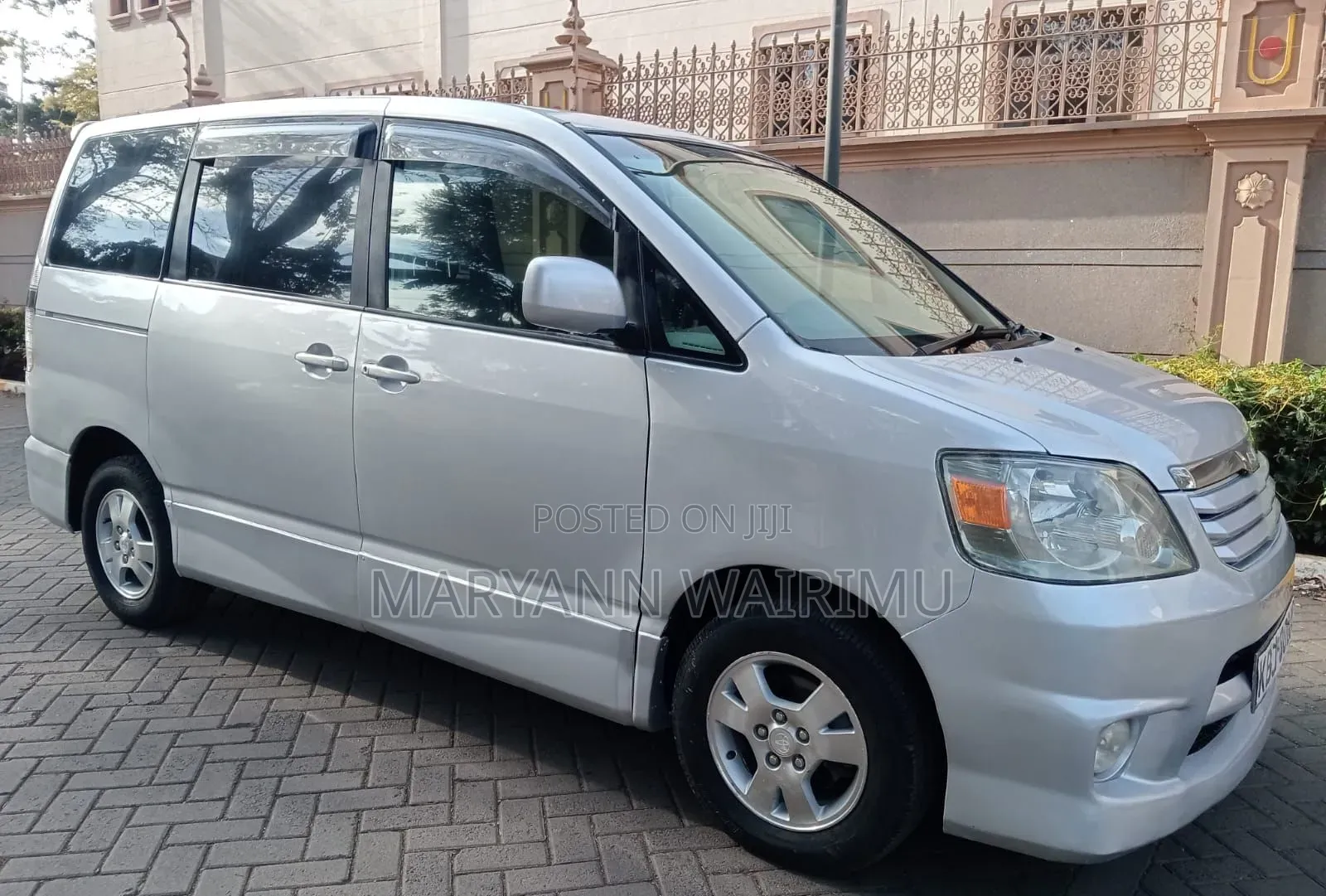 Toyota Noah 2.0 FWD (8 Seater) 2002 Silver