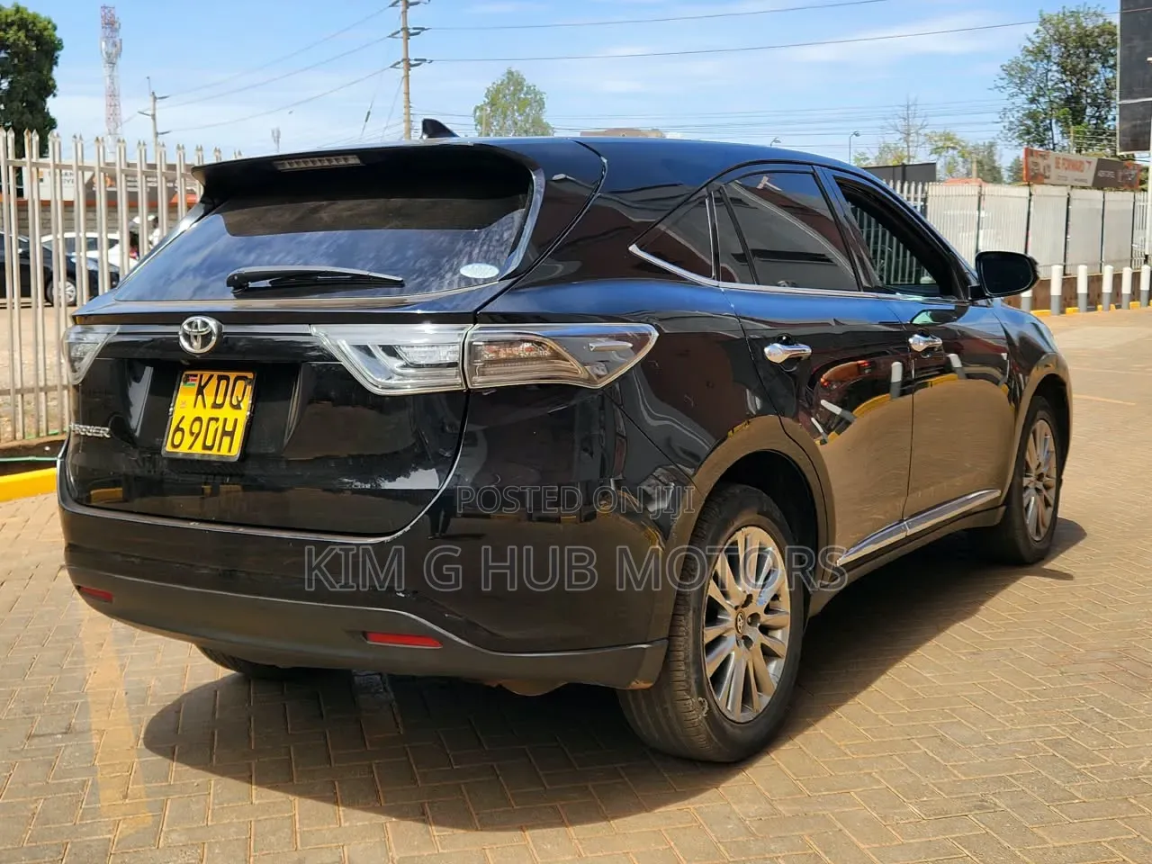 Toyota Harrier 2.0 2017 Black