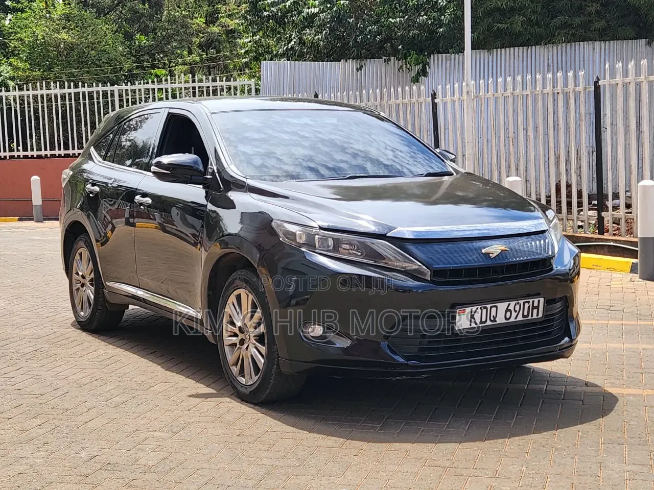 Toyota Harrier 2.0 2017 Black
