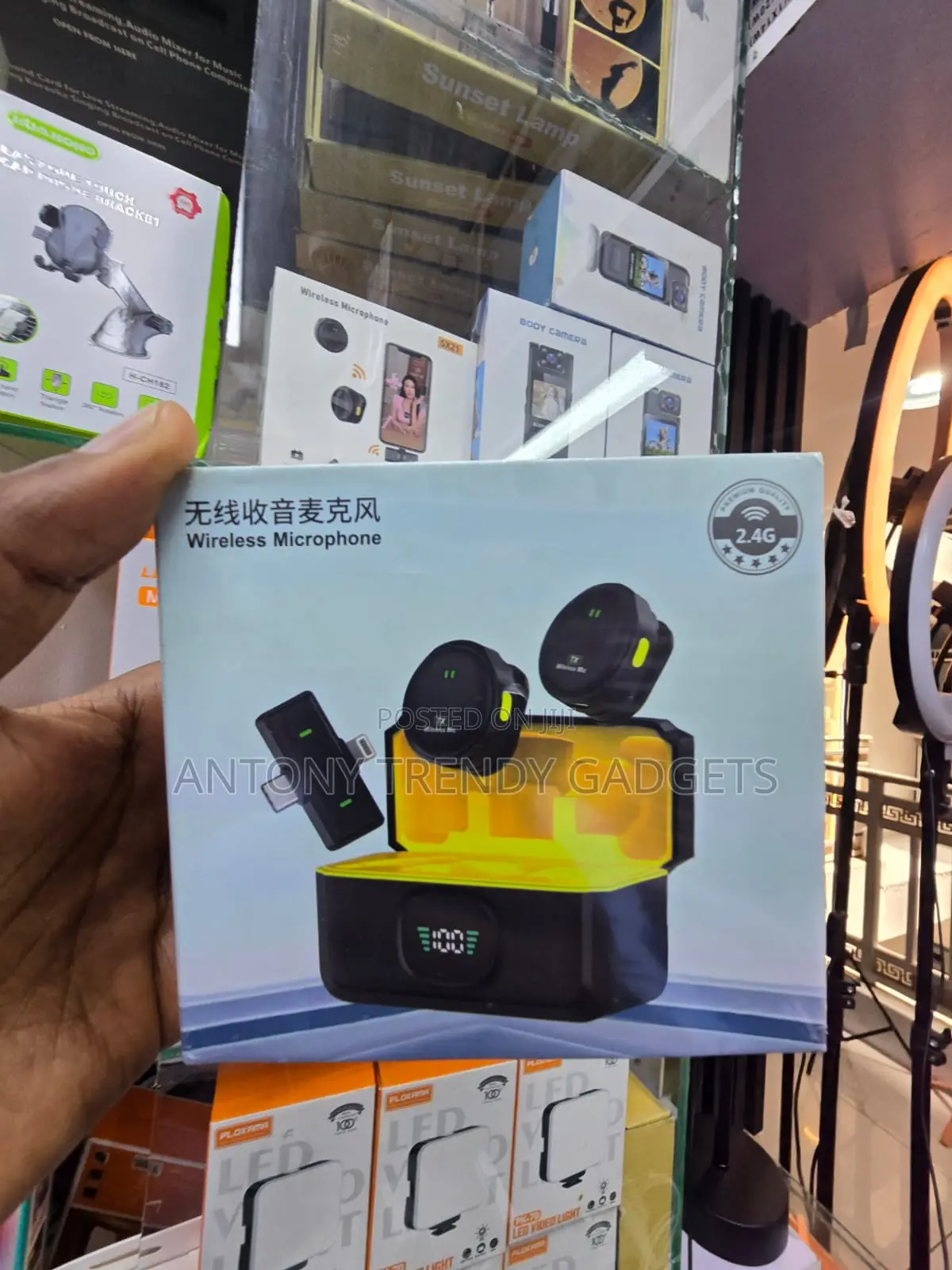 Q9 Dual Clip-on Phone Microphone With Digital Display Case
